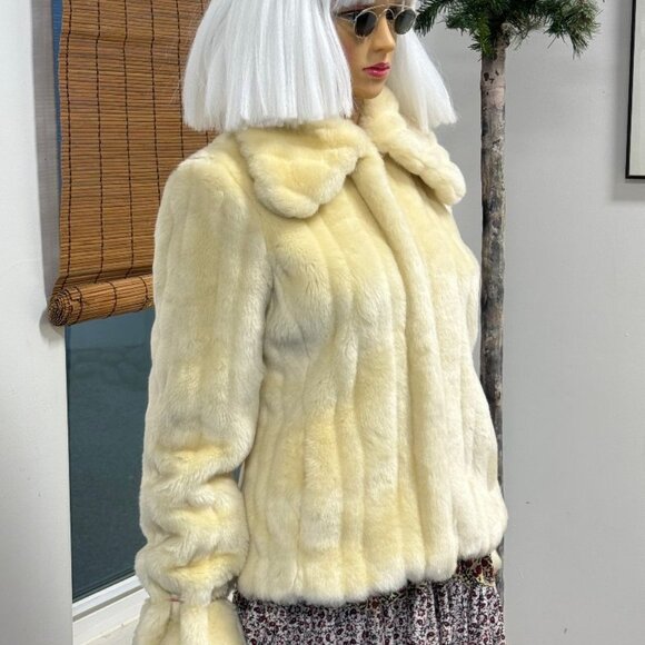 CLOTHES~Vanilla Faux Fur Cropped Jacket~Size 8 - Picture 3 of 5